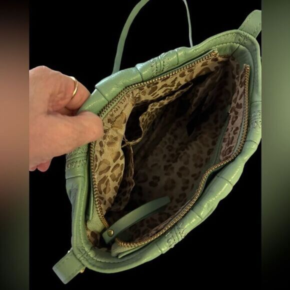 Absolutely adorable Perlina minty green crossbody leather bag…great quality! EUC - Picture 8 of 14